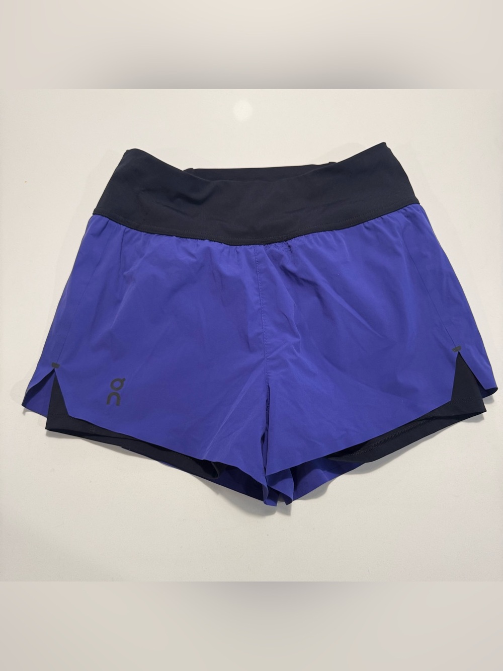 On Cloud Running Women’s XS Purple/Black Athletic Shorts Lightweight Split Hem